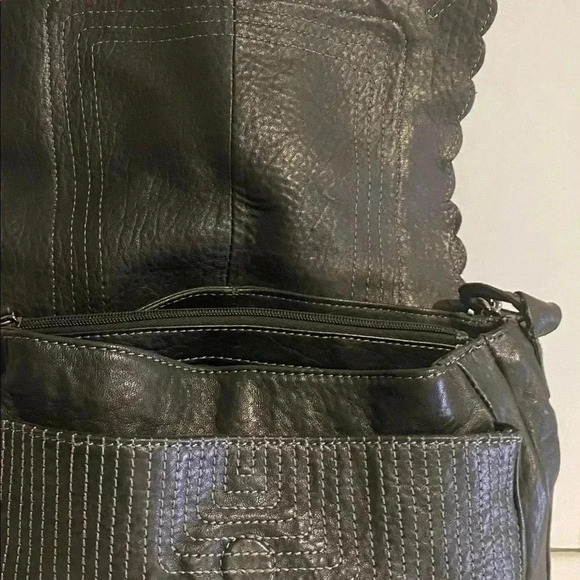 Vince Camuto Black pebbled leather shoulder bag - Picture 4 of 16